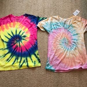2 tie dye v-neck t-shirts new with tags